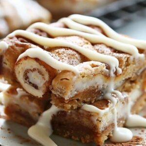 Cinnamon Roll Blondies Recipe