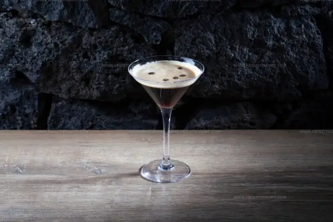 Does Using Espresso or Cold Brew Give the Same Bitterness in Cocktails as Coffee Liqueur?