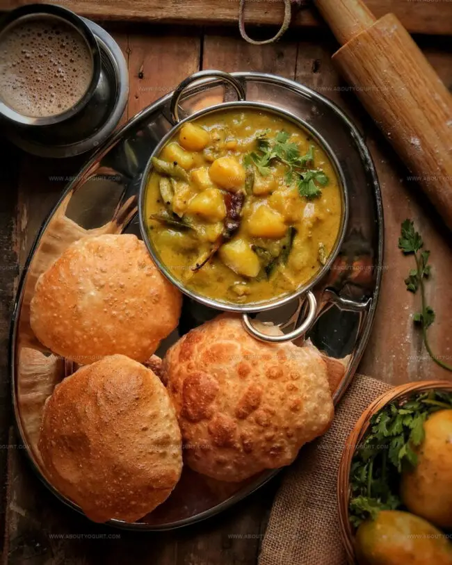 What Beverages Are Traditionally Served With Indian Breakfasts?